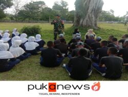 Babinsa Koramil 402-06/Tanjung Batu Dampingi dan Melatih Kegiatan Paskibra Tingkat kecamatan