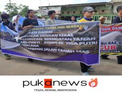 Aksi Protes Warga Tanah Mas: Angkutan Tanah Picu Kerusakan Jalan dan Debu Berkepanjangan