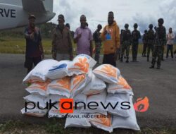 Kapolri Salurkan 264,7 Ton Beras dan 1.500 Sembako untuk Warga Papua yang Terdampak Kekeringan