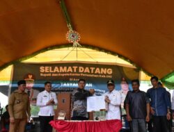 Kado Jelang Akhir Jabatan, Bupati OKI Serahkan SK Pelepasan 2,2 Ribu Ha Kawasan Hutan untuk Rakyat