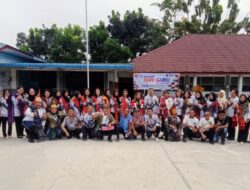 Hari Guru di SMK N1 Siantar : Dr. H. Novri Ompusunggu Berbagi Kasih Kepada Guru