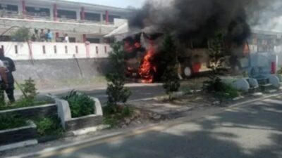 BUS NICE TRANS TERBAKAR, POLSEK SIANTAR UTARA BERIKAN PENGAMANAN