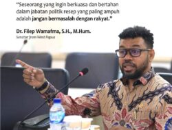 Bupati Teluk Bintuni Serahkan Kompensasi Rp136 Miliar, Senator Filep Wamafma Pertanyakan Asal Dana
