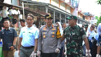 Masih Dalam Rangkaian HUT TNI Ke 79, Kodim 0402/OKI Laksanakan Karya Bakti di Pasar Kayuagung