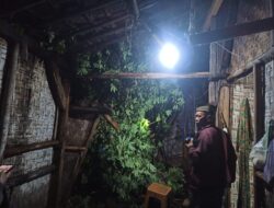 Hujan Deras Diiringi Petir Dua Rumah Warga Bumi Restu Alami Kerusakan
