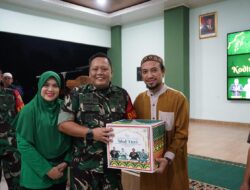 Kodim 0402/OKI Bersama Polres OKI Bagikan Takjil untuk Berbuka Puasa di Bulan Ramadan