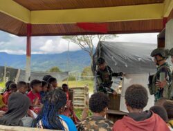 Mengeja Harapan di Pegunungan, Satgas TNI Ajar Bahasa dan Cinta Tanah Air