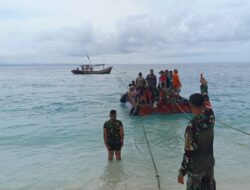 Satgas Marinir TNI AL Evakuasi Awak Kapal KM. Lombok yang Mengalami Kecelakaan di Perairan Laut Pulau Deli Banten