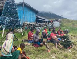 Pelayanan Kesehatan Humanis di Depan Pos Satgas TNI, Warga Datang Tanpa Paksaan