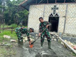 Dengan Semangat Gotong Royong, Satgas Pamtas RI-PNG Yonif 131/Brajasakti Bersama Warga Bangun Gereja di Perbatasan Papua