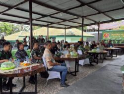 Memperingati Kembalinya Irian Barat ke NKRI, Korem 182/JO dan Kodim 1803/Fakfak Bersama PPM Gelar Pawai Kirap Merah Putih yang Meriah