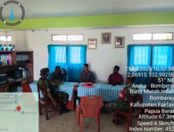 Mempererat Sinergi antara TNI dan Guru, Babinsa Koramil 1803-05/Bomberay Gelar Kegiatan Komunikasi Sosial (Komsos) Bertajuk “Anjangsana” 