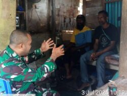 Pererat Kerukunan, Babinsa Koramil Fakfak Gelar Ngobrol Santai Bahas RUU TNI dan MBG Bersama Tokoh Pemuda