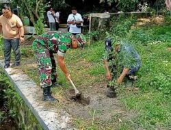 Babinsa Ngadirejo Ajak Warga Tanam Pohon Saman untuk Lestarikan Sumber Mata Air