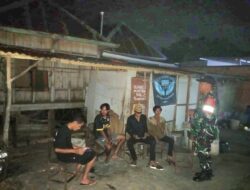Patroli Malam Babinsa Perkuat Sinergi dengan Warga Jaga Keamanan