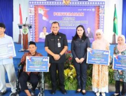 Dorong Pertumbuhan Ekonomi Daerah, Pemprov Sumsel Serahkan Bantuan Sarana Perdagangan untuk 1.812 UMKM