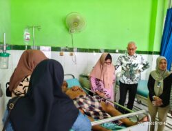 Kalapas Kelas IIA Tanjung Raja Berkunjung Memastikan Kondisi Warga Binaan yang Menjalani Perawatan Intensif di Rumah Sakit Kayuagung