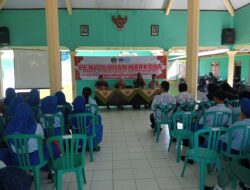 Babinsa Desa Gandusari Hadiri Penyuluhan Bahaya Narkoba untuk Pelajar di Balai Desa Gandusari