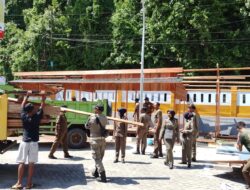 Dua Kali Ditertibkan, Lapak Ilegal di Fakfak Tetap Dibongkar