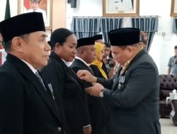 Bupati dan Wakil Bupati Fakfak Anugerahkan Satyalancana kepada 79 ASN, Tekankan Makna Pengabdian dalam Pelayanan Publik