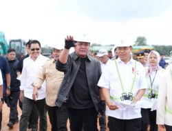 Bupati Banyuasin Askolani Bersama Gubernur Herman Deru Tinjau Jalan Desa Sri Menanti