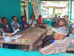 Babinsa Koramil Kokas dan Kepala Kampung Fior Sinergikan Pembentukan Koperasi Desa Merah Putih