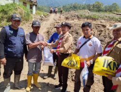 Relawan Pramuka OKI Turun ke Agam, Bantu 250 Keluarga Terdampak Banjir dan Longsor