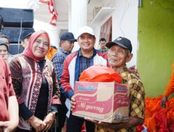 Bupati Kunker ke Mugih Serahkan Bantuan untuk Korban Banjir Sekaligus Sosialisasikan Ini
