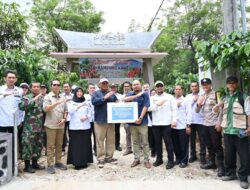 Hj. Bertha Bersama Anggota Komisi 3 DPRD Kota Pagar Alam Resmikan Gapura Pelindo