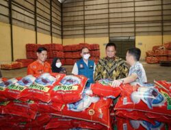 Pastikan Stok Pangan Terpenuhi, Sekda Banyuasin Tinjau PT. Buyung Putra Pangan