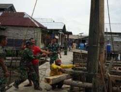 Tak Kenal Lelah, Satgas Teruskan Tahap Pancang Jembatan Gantung