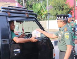 Hangatkan Ramadan, Kodim 0402/OKI-OI Bersama Persit Bagikan Takjil Gratis untuk Warga OKI