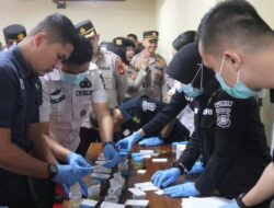 Pamen dan Personel Propam Polda Sumsel Jalani Tes Urine di Gedung Presisi