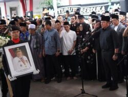Sumsel Berduka: Herman Deru Pimpin Upacara Pelepasan Jenazah Alex Noerdin