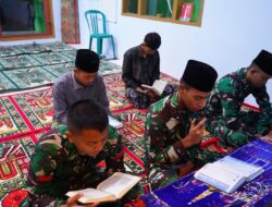 Meski Puasa dan Bekerja Seharian, Satgas TMMD ke-127 Kodim 0808/Blitar Tetap Laksanakan Tadarus di Desa Krisik