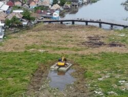 PUPR OKI Turunkan Alat Berat, Bersihkan Gulma di Jembatan Belanti