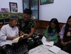 Bangun Generasi, Satgas TMMD ke-127 Bimbing Belajar Anak-Anak Barurejo