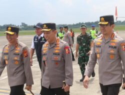 Kapolda Sumsel Sambut Kedatangan Kapolri di Bandara SMB II Palembang, Lanjut Menuju Penanaman Jagung Serentak di Ogan Ilir