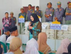 Membantu Masyarakat Memenuhi Kebutuhan Pokok, Wako Hj. Eva dan Baznas Bandar Lampung Salurkan Bantuan Beras kepada 800 Orang
