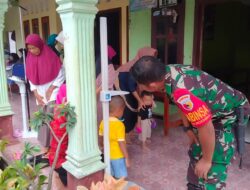 Peran Aktif Babinsa Sumberkembar Dampingi Posyandu, Dukung Pencegahan Stunting