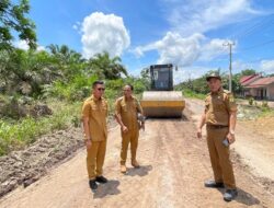 Instruksi Bupati Muba Dijawab Aksi Nyata, Warga – Perusahaan Gotong Royong Bangun Jalan Desa