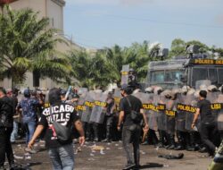 Aksi Cepat Personel Gabungan dalam Simulasi Sispamkota Polda Sumsel di Kabupaten OKI