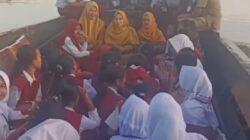 Mengarungi Sungai Batanghari Demi Sinyal: Catatan Guru dari Ujung Sunyi Gajah Mati