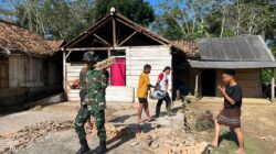 Ciptakan Lingkungan Asri, Satgas TMMD Kodim 0402/OKI Bersinergi Bersihkan Pangkalan Desa