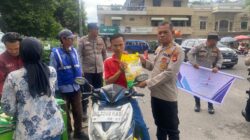 Polres OKI Kawal Penjualan Beras SPHP Bulog di Pasar Kayuagung, Warga Antusias