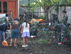 Ciptakan Kenyamanan Beribadah, Satgas Pamtas Yonarmed 19/Bogani Gotong Royong Bersihkan Gereja di Tuyat