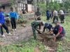 Penghijauan Monumen Trisula, TNI-Polri Bersama SMKN 1 Bakung Wujudkan Kepedulian Lingkungan