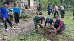 Penghijauan Monumen Trisula, TNI-Polri Bersama SMKN 1 Bakung Wujudkan Kepedulian Lingkungan