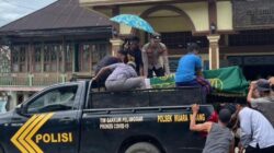 Personel Polsek Muara Pinang Menunjukkan Empati Nyata, Mengantarkan Jenazah Warga Desa Tanjung Kurung Menuju TPU Desa Belimbing