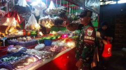 Babinsa Pantau Harga Sembako di Kedungwaringin, Pastikan Kebutuhan Pokok Tetap Terkendali